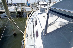 CURRENT ESCAPE 36ft Hunter Yacht For Sale