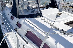 CURRENT ESCAPE 36ft Hunter Yacht For Sale