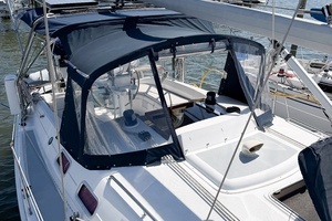 2005 Hunter 36 thumbnail 10