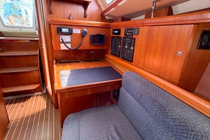 CURRENT ESCAPE 36ft Hunter Yacht For Sale