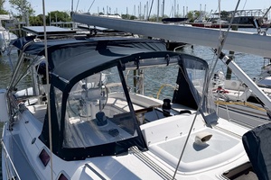 CURRENT ESCAPE 36ft Hunter Yacht For Sale