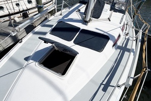 2005 Hunter 36 thumbnail 13