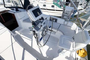 CURRENT ESCAPE 36ft Hunter Yacht For Sale