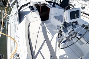 2005 Hunter 36 thumbnail 18