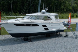 37FT (11.48M) MAREX Worth Avenue Yachts
