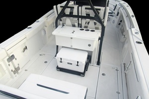 Photo 6187747 for 2027 Blackfin 302 CC  
