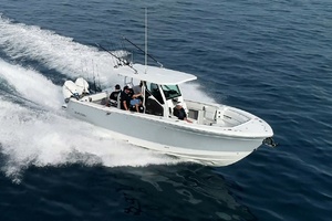 Photo 6187793 for 2027 Blackfin 302 CC  