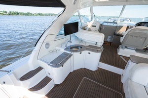 2005 Sea Ray 480 Motor Yacht thumbnail 20