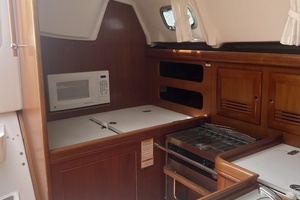 2002 Beneteau Oceanis 361 thumbnail 3