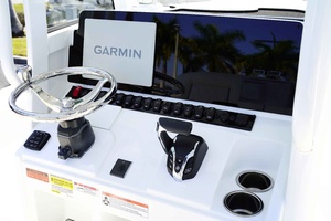 2026 Sea Hunt Ultra 245SE thumbnail 15