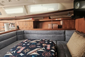 Channel Surfer 41ft Hunter Yacht For Sale