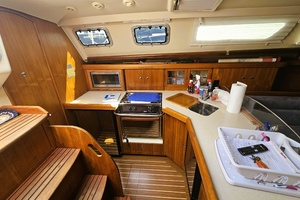 Channel Surfer 41ft Hunter Yacht For Sale