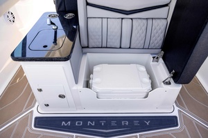 Photo 6204236 for 2027 Monterey Elite 30 OB  