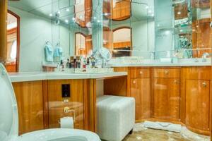 MAJESTIK 80ft Hatteras Yacht For Sale