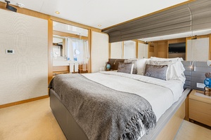 PAPAITO 80ft Ferretti Yachts Yacht For Sale