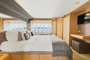 PAPAITO 80ft Ferretti Yachts Yacht For Sale