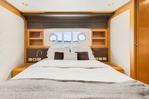 PAPAITO 80ft Ferretti Yachts Yacht For Sale