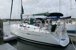 2004 Beneteau 373 thumbnail 2