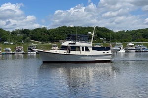 RoBoat 42ft Hatteras Yacht For Sale