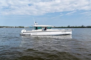 2022 Axopar 37 XC CROSS CABIN 37ft Axopar Yacht For Sale