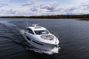 46FT (14.3M) CRUISERS