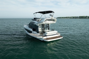 2023 Galeon 400 Flybridge thumbnail 8