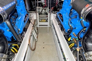 2002 Silverton 39 Motor Yacht thumbnail 64