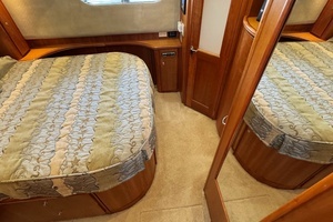 2002 Silverton 39 Motor Yacht thumbnail 53