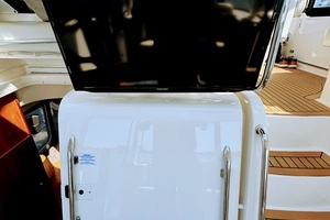 2002 Silverton 39 Motor Yacht thumbnail 29