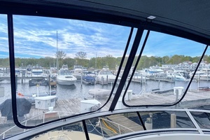 1999 Carver 406 Aft Cabin Motor Yacht thumbnail 11