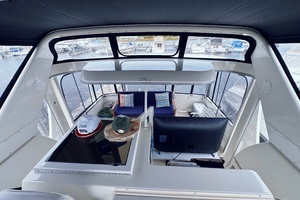 1999 Carver 406 Aft Cabin Motor Yacht thumbnail 18