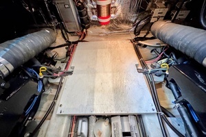 1999 Carver 406 Aft Cabin Motor Yacht thumbnail 28
