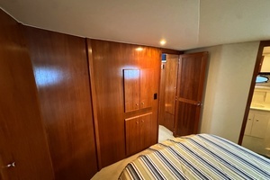 1999 Carver 406 Aft Cabin Motor Yacht thumbnail 47