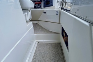 1999 Carver 406 Aft Cabin Motor Yacht thumbnail 14