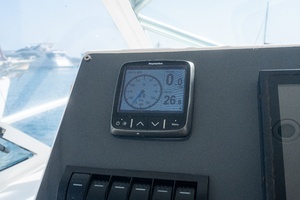 2005 Cabo 40 Hardtop Express thumbnail 25