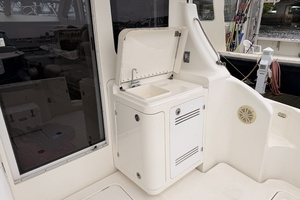 2006 Silverton 38 Convertible thumbnail 9