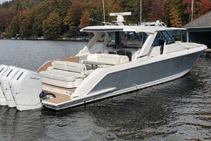 2023 Tiara Yachts 48 LS thumbnail 2