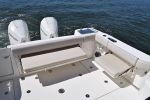 SIP N SEA 32ft Boston Whaler Yacht For Sale