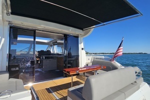 2019 Sea Ray 520 Sundancer thumbnail 19