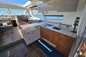 2019 Sea Ray 520 Sundancer thumbnail 25