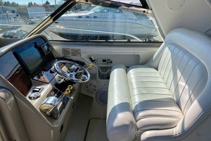 1999 Sea Ray 370 Express thumbnail 12