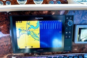 1999 Sea Ray 370 Express thumbnail 11