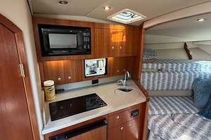 33ft Rampage Yacht For Sale