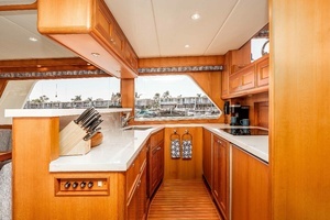 2005 Offshore Yachts Pilothouse thumbnail 23