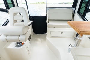 32ft Boston Whaler Yacht For Sale