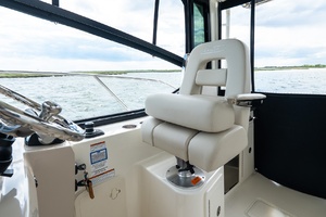 32ft Boston Whaler Yacht For Sale