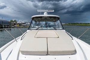 32ft Boston Whaler Yacht For Sale