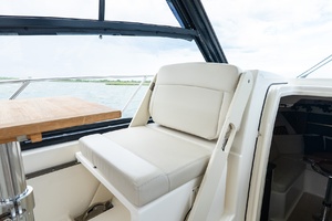 32ft Boston Whaler Yacht For Sale