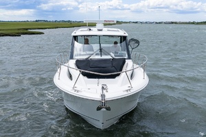 32ft Boston Whaler Yacht For Sale