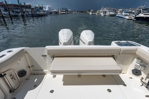 32ft Boston Whaler Yacht For Sale